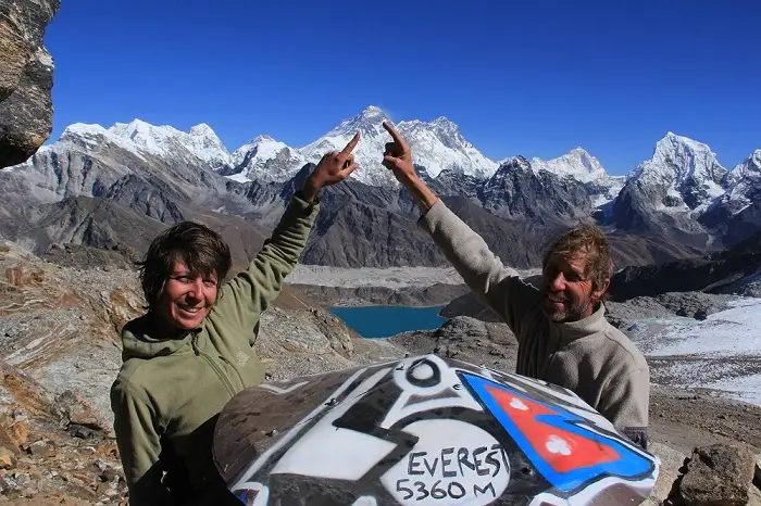 Der 8848m hohe Mount Everest kommt uns zum greifen nah. klein
